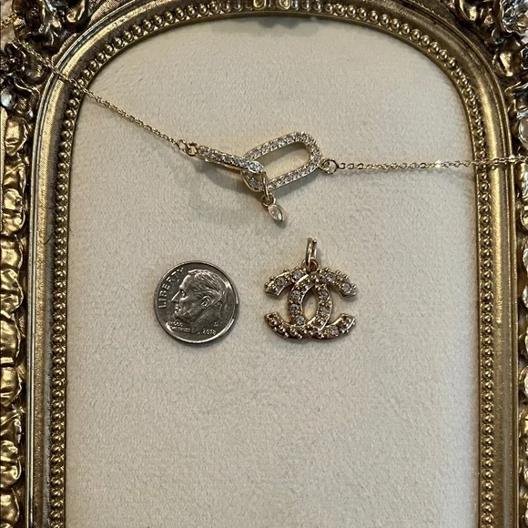 CHANEL Gold and crystal charm - Picture 1 of 3